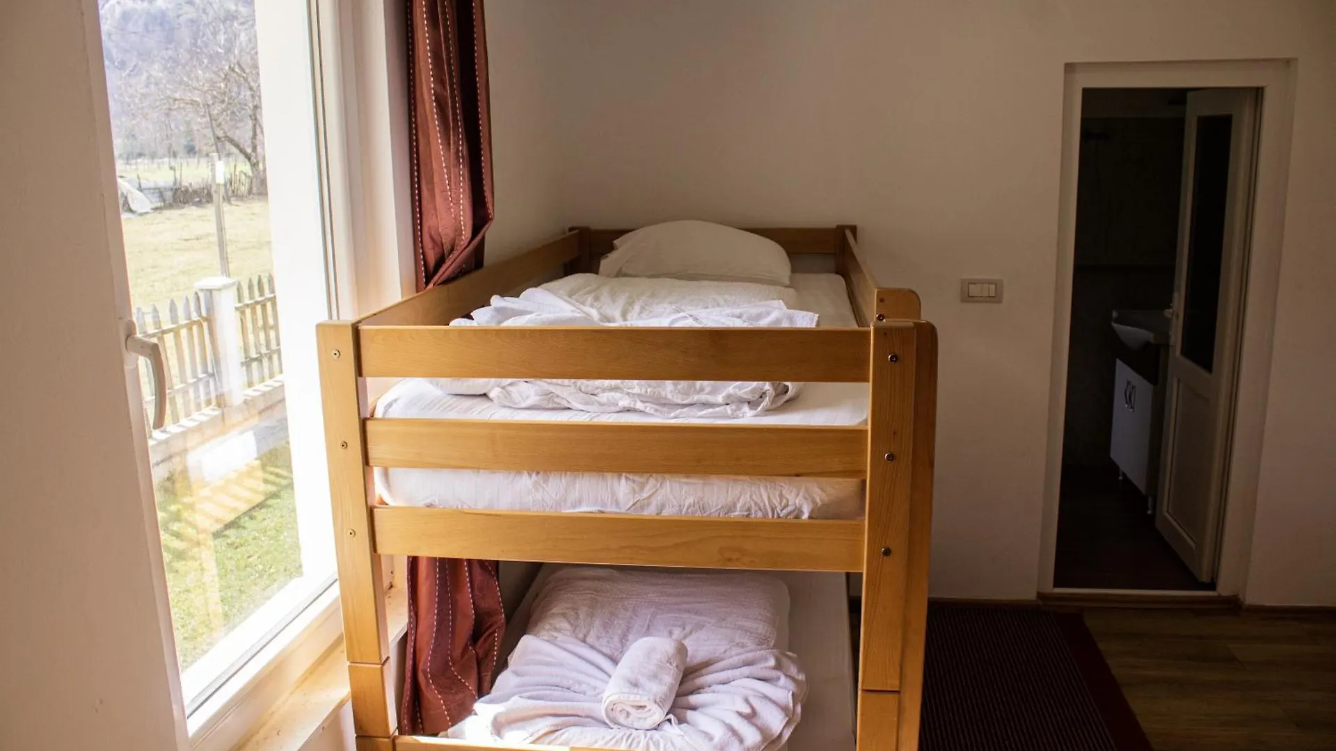 Bujtinat E Lugines Valbone Aparthotel 0*,  Albania