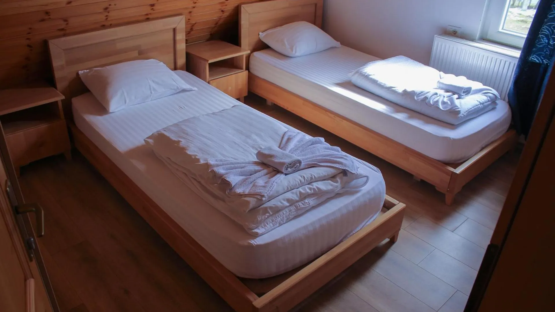 Bujtinat E Lugines Valbone Aparthotel Albania
