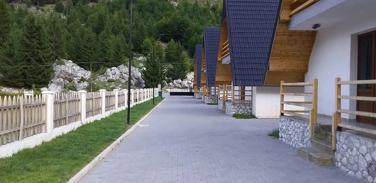Bujtinat E Lugines Valbone Aparthotel Albania