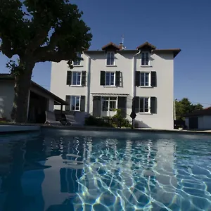 https://villa-la-maternite-villieu.hotels-rhonealpes.com